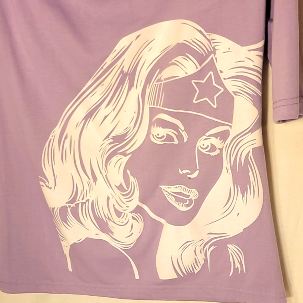 Vintage Scoop Neck Light Purple Wonder Woman 3/4  Sleeve Top Ladies sz medium - Picture 3 of 4